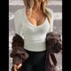 thumbnail image 5 of Camisetas de Larga con Cuello en V para Mujer, Camisetas Básicas de Entrenamiento, Top Deportivo de Yoga, Top Corto Informal. Flores Blancas y Grises M, 5 of 7