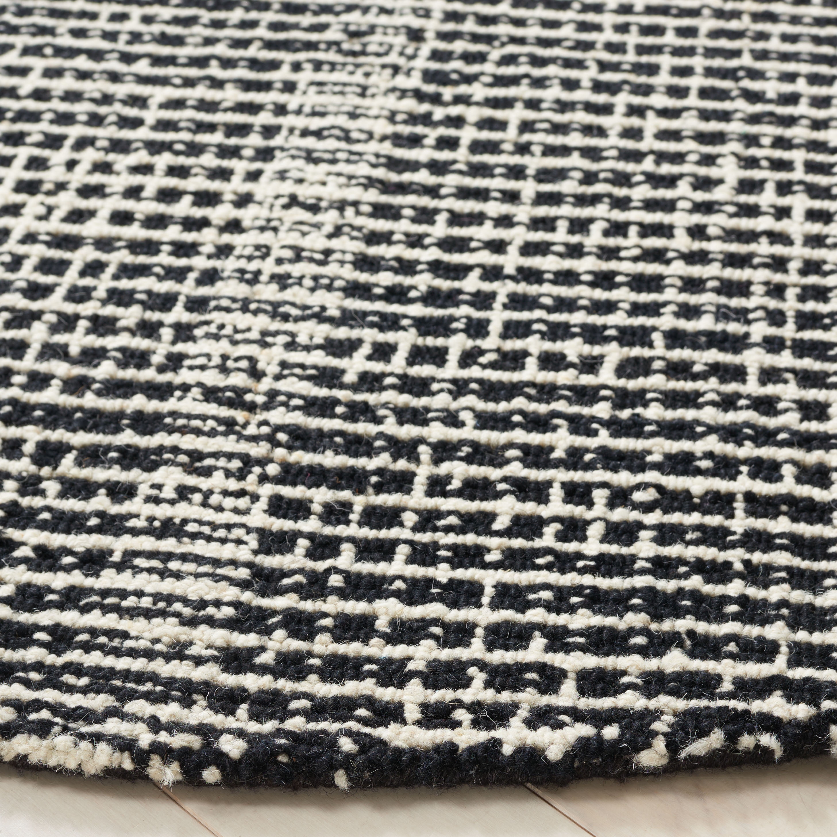 SAFAVIEH Abstract Becky Trellis Area Rug, Black/Ivory, 6' x 6' Round