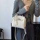thumbnail image 2 of Bolso retro de alta gama para mujer, nuevo estilo 2025, moderno y versátil, estilo occidental, bandolera de hombro., 2 of 5