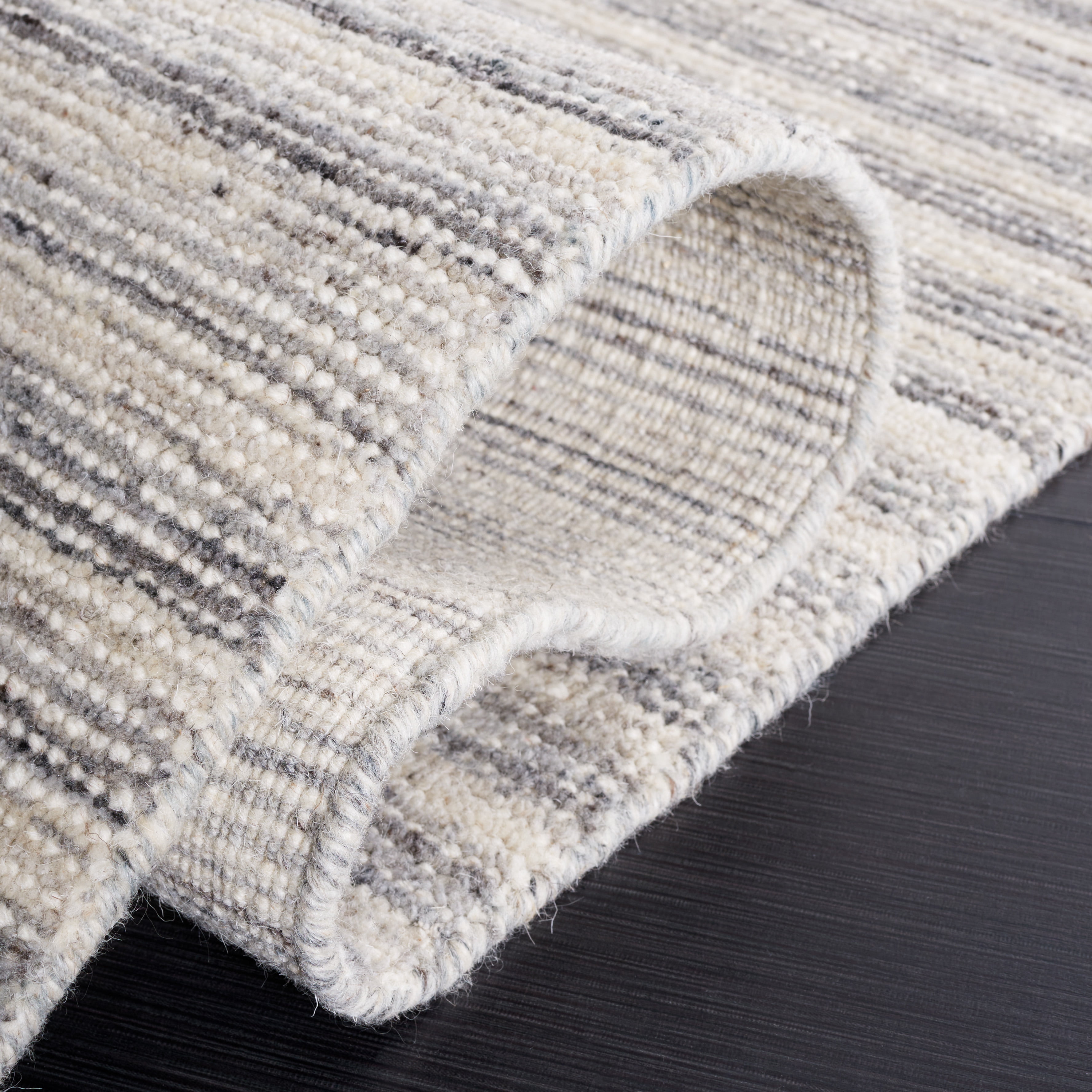 SAFAVIEH Mirage Toby Solid Area Rug, Ivory/Dark Gray, 6' x 6' Round