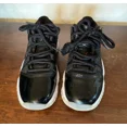 thumbnail image 1 of Ni - ke Ni - ke Air Jordan Boys Youth Black White Sneakers Sz 5Y 528896-001, 1 of 5