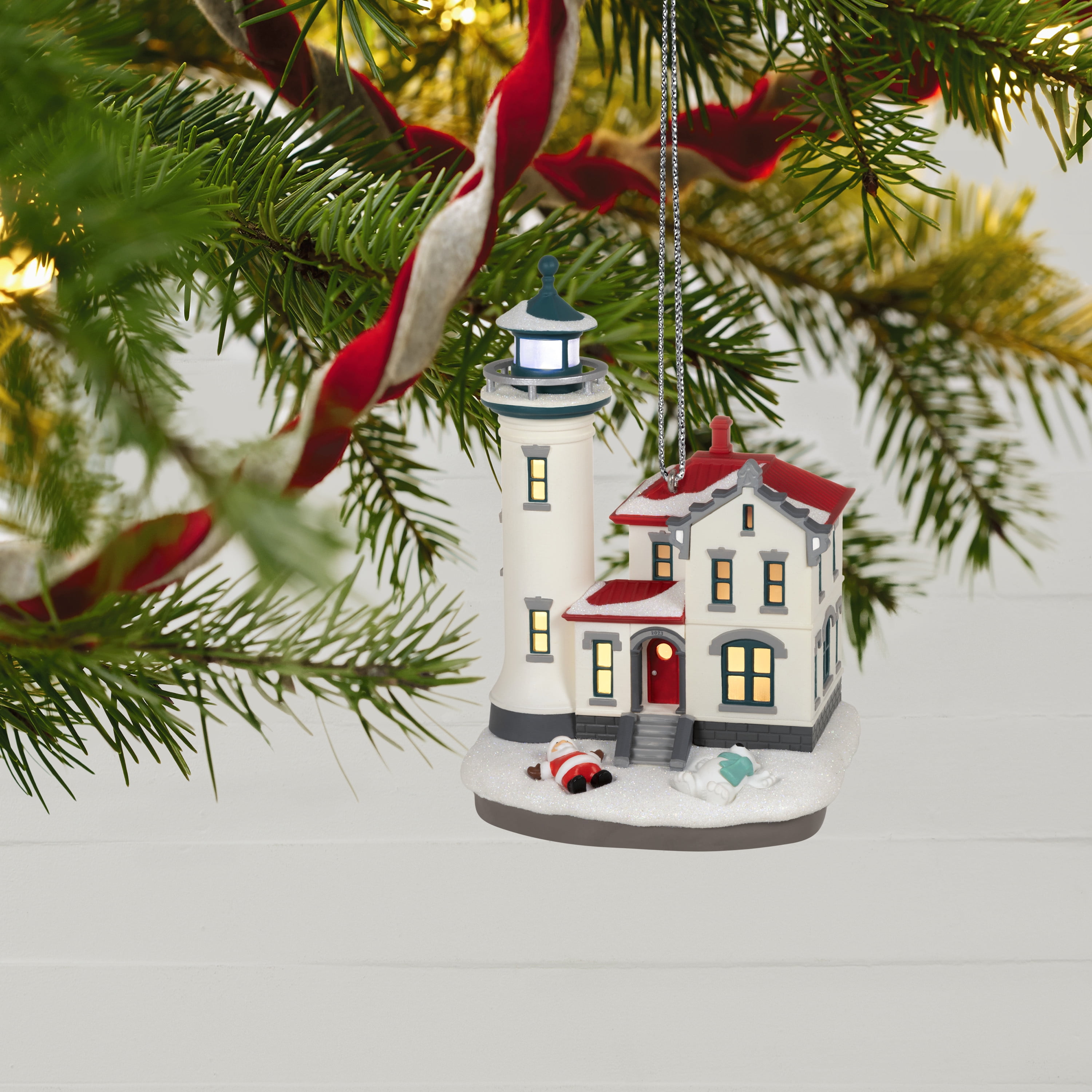 Hallmark 2012 Keepsake Ornament - Holiday Lighthouse 1st In Series, Light-Up Christmas Tree Decoration