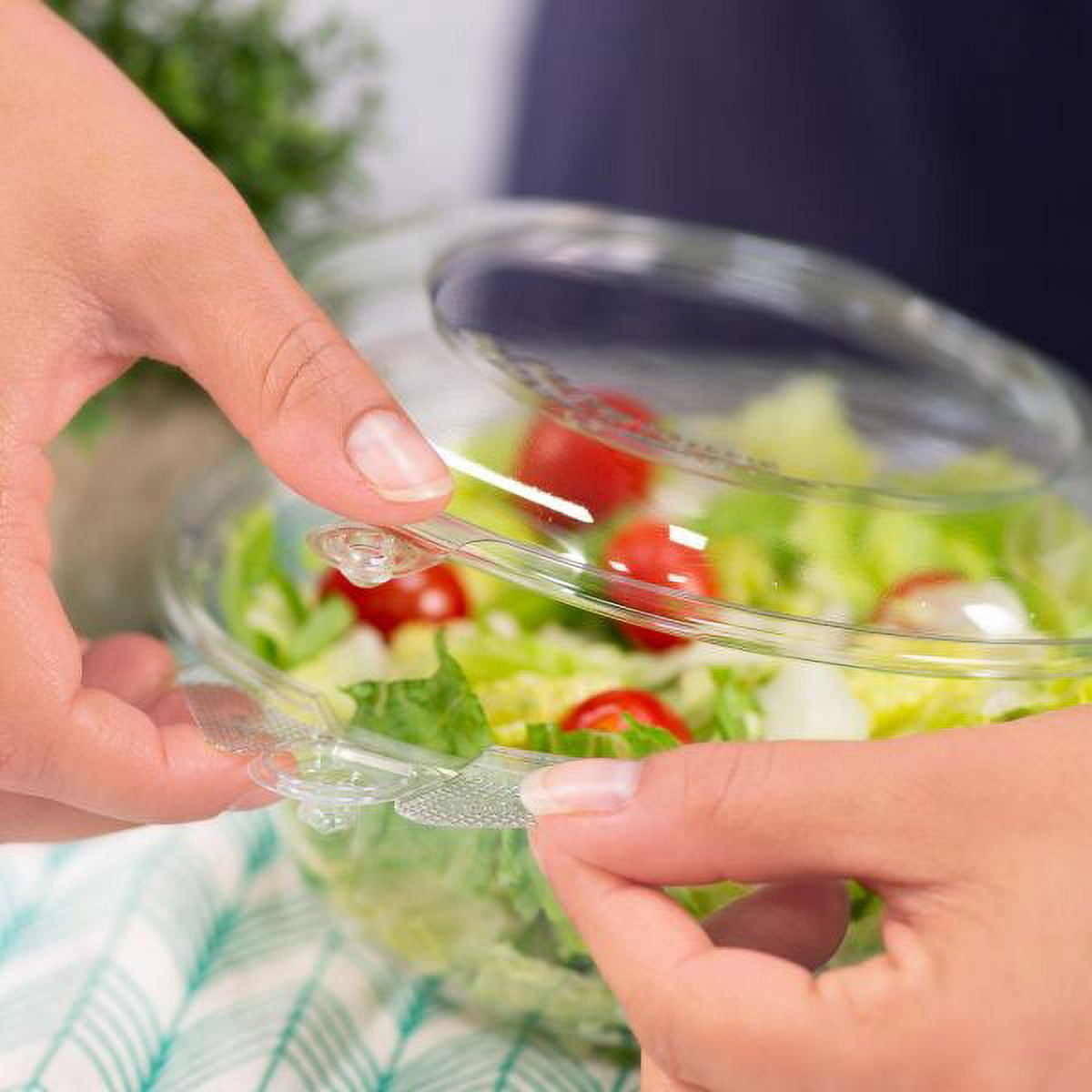 Karat 32 oz Pet Plastic Tamper Resistant Hinged Salad Bowl with Dome Lid - 240 Sets