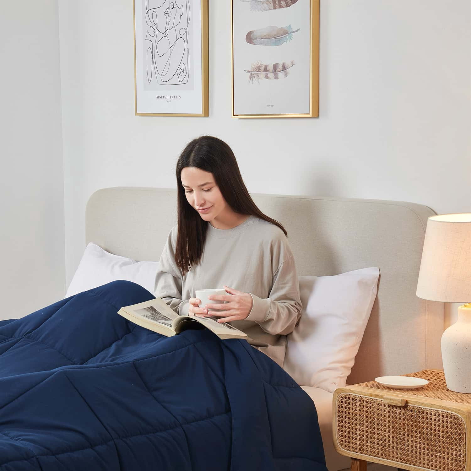 LammaLoe Oversized King Comforter, Quilted Down Alternative Comforter, All Season Duvet Insert with Corner Tabs, Navy