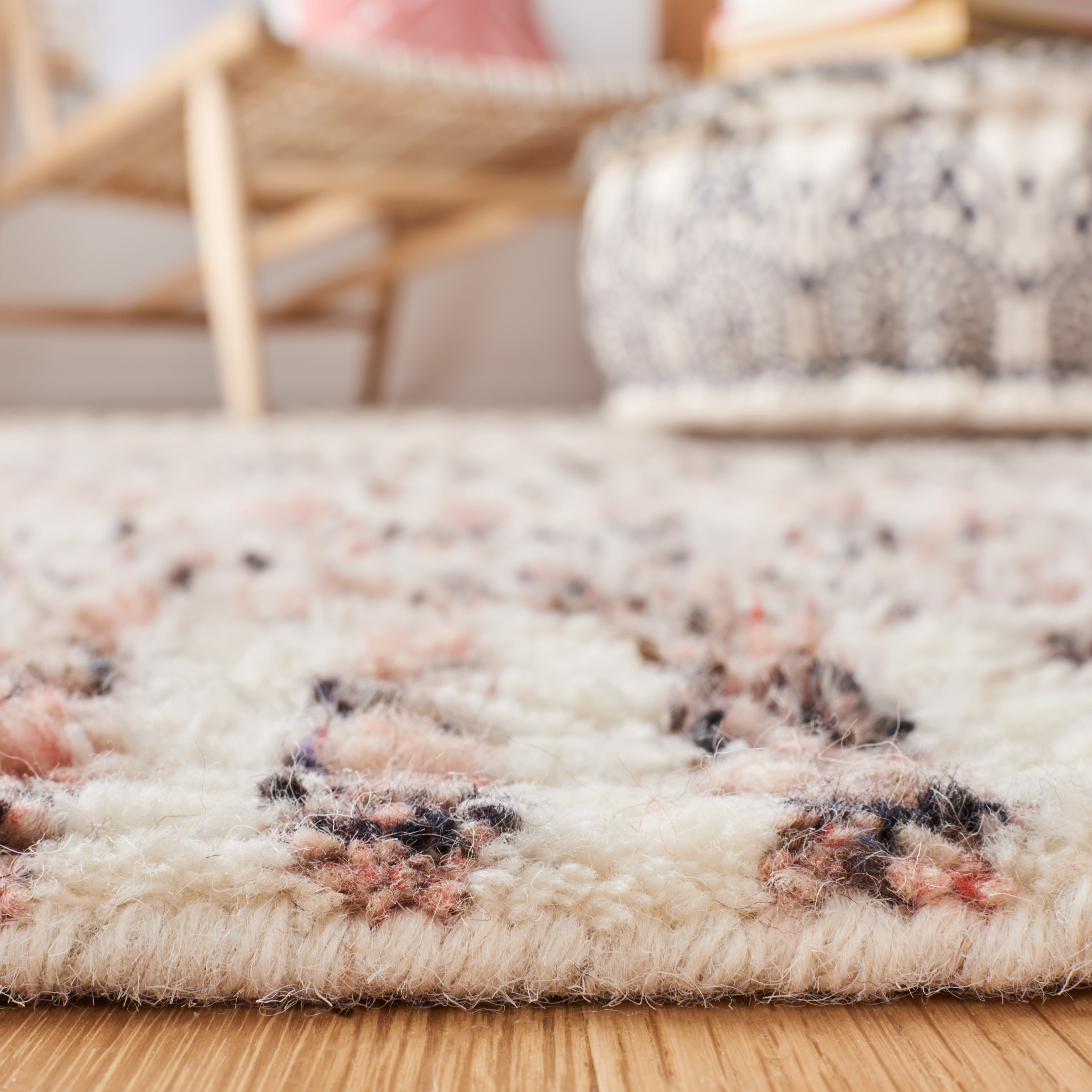 SAFAVIEH Casablanca Milka Geometric Area Rug, Ivory/Pink, 8' x 10'