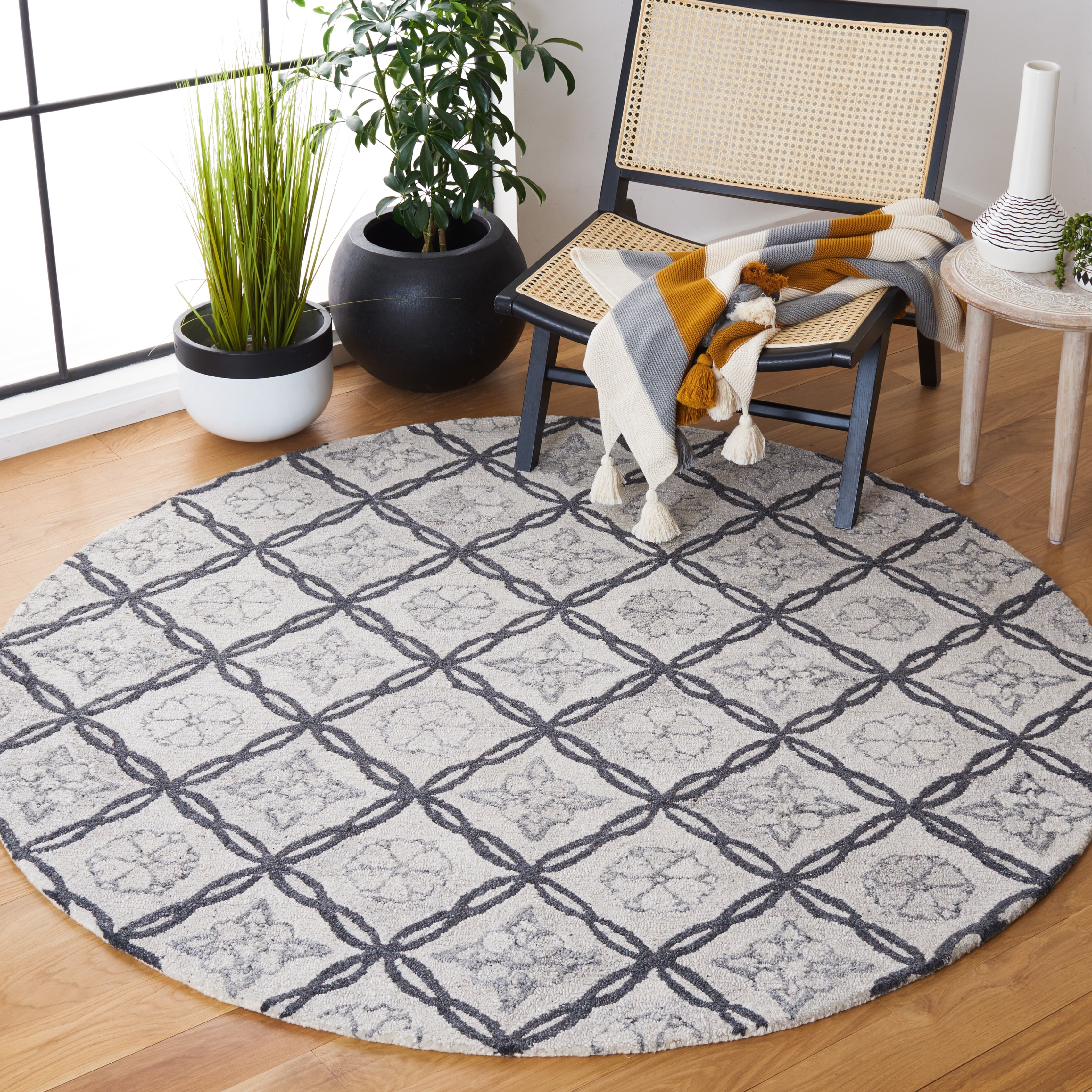 SAFAVIEH Marquee Anthony Geometric Area Rug, Ivory/Grey, 6' x 6' Round