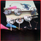 thumbnail image 3 of Regalo clásico Koi Pavo real Zorro de nueve colas Cadena de castor Colgante Abanico de metal Marcapáginas, 3 of 3