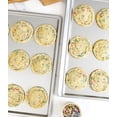 thumbnail image 4 of Plaque à Biscuits, Poêle Antiadhésive Résistante à la Déformation, Fabriquée aux États-Unis en Acier Aluminisé, Grand Ensemble de 2, 4 of 6