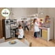 thumbnail image 2 of Juego de utensilios de cocina KidKraft Deluxe con comida para niños mayores de 3 años, 2 of 6