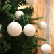 thumbnail image 4 of Bolas de espuma blanca de 4/6/8 cm para árbol de Navidad, bolas de nieve falsas decorativas para colgar en interiores, suministros para fiestas de invierno para niños, 4 of 5