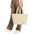 thumbnail image 5 of Bolsa de mano PUMA Plush Tote Sand de 20 litros de capacidad para mujer, 5 of 5