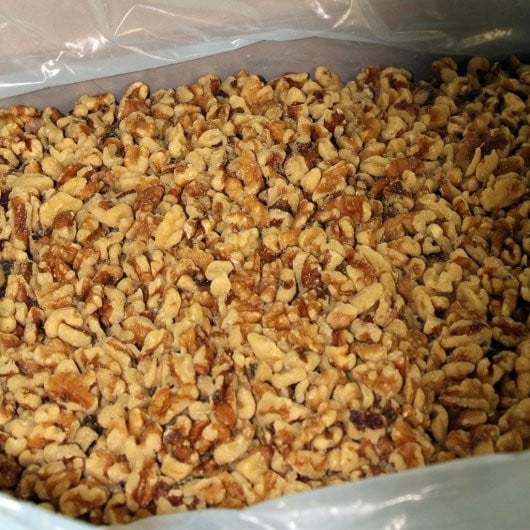(Price/Case)Diamond Baker Choice Medium Walnut Pieces 30 Pounds - 1 Per Case