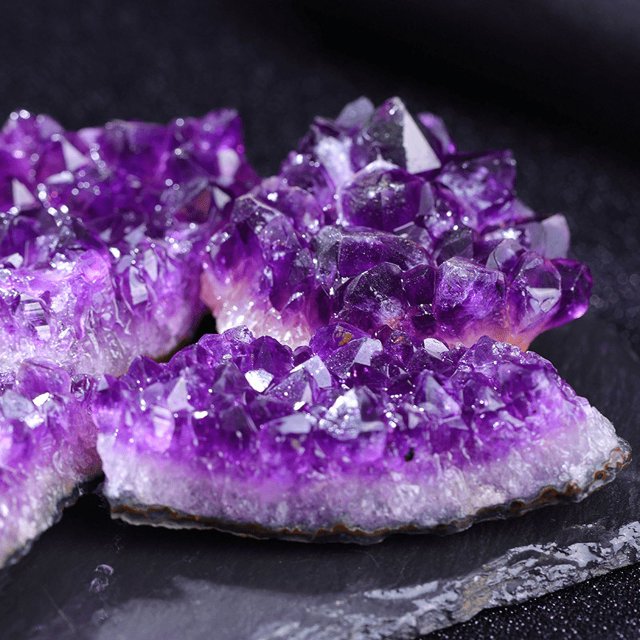 Racimos de amatista, bloques de amatista, cuevas de amatista, piedras en bruto, pequeños adornos, decoraciones para el hogar, piedras en bruto, bloques de cristal
