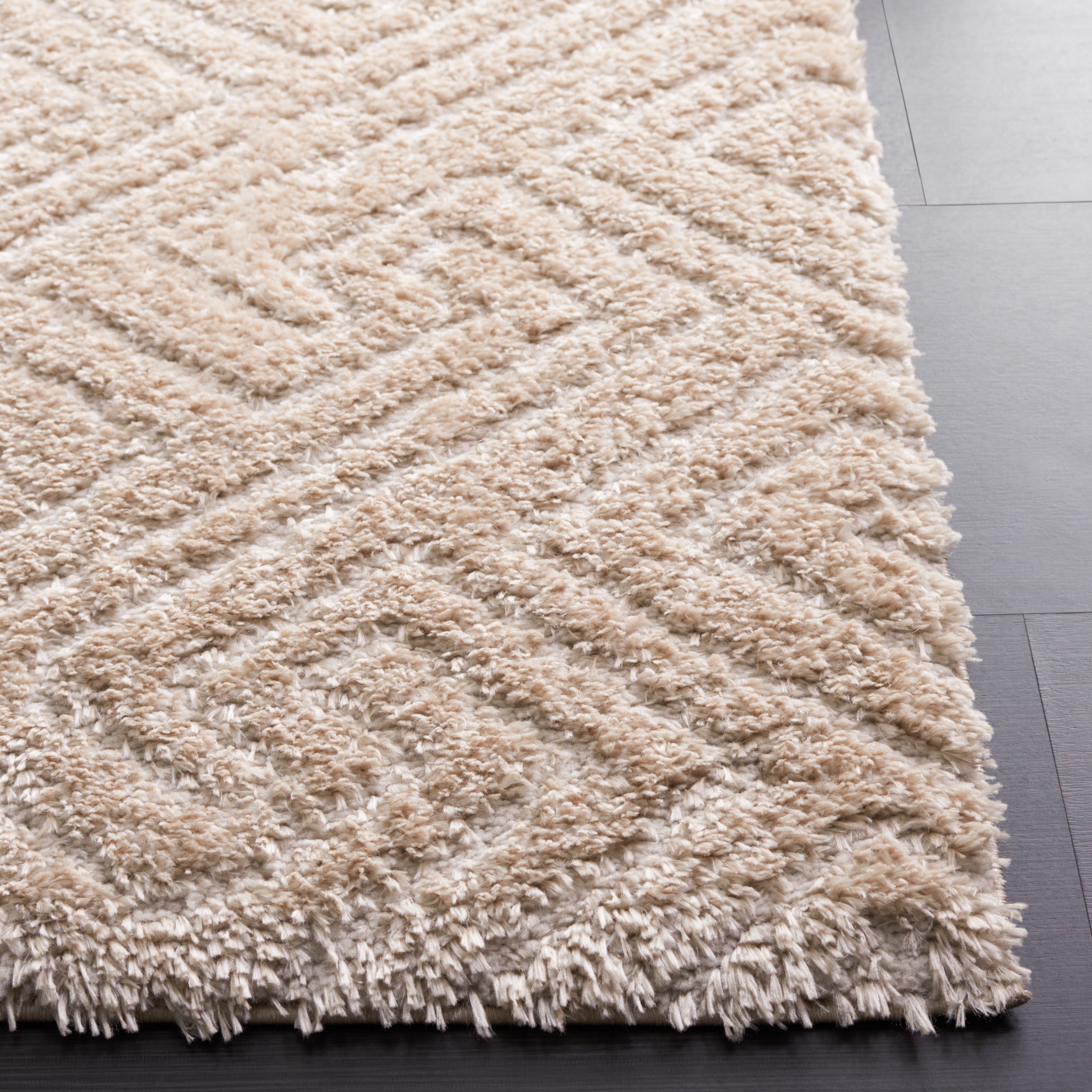 SAFAVIEH Tahoe Ainsley Geometric Shag Area Rug, Beige, 4' x 6'
