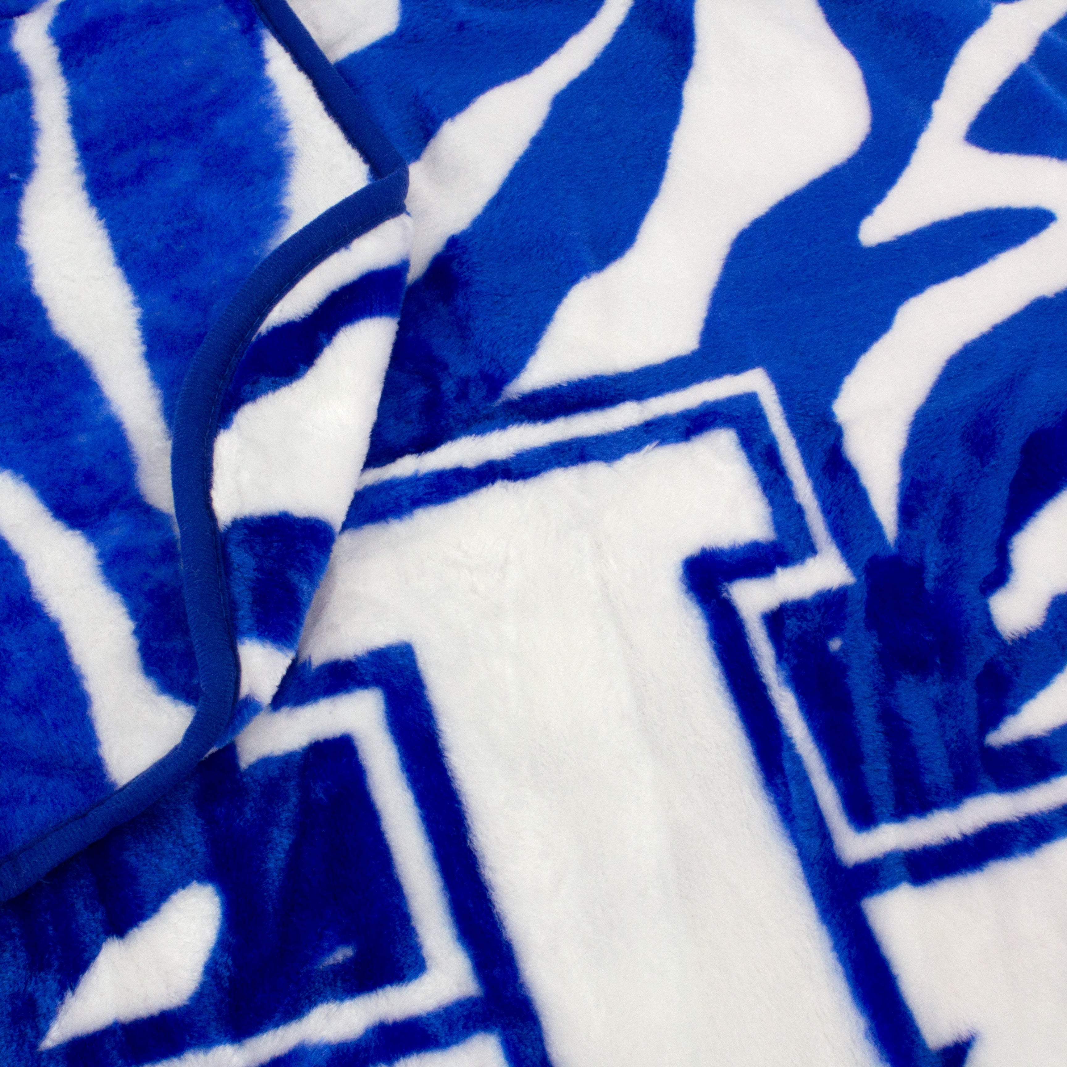 College Covers Everything Comfy Kentucky Wildcats Soft Raschel Throw Blanket, 60" x 50"
