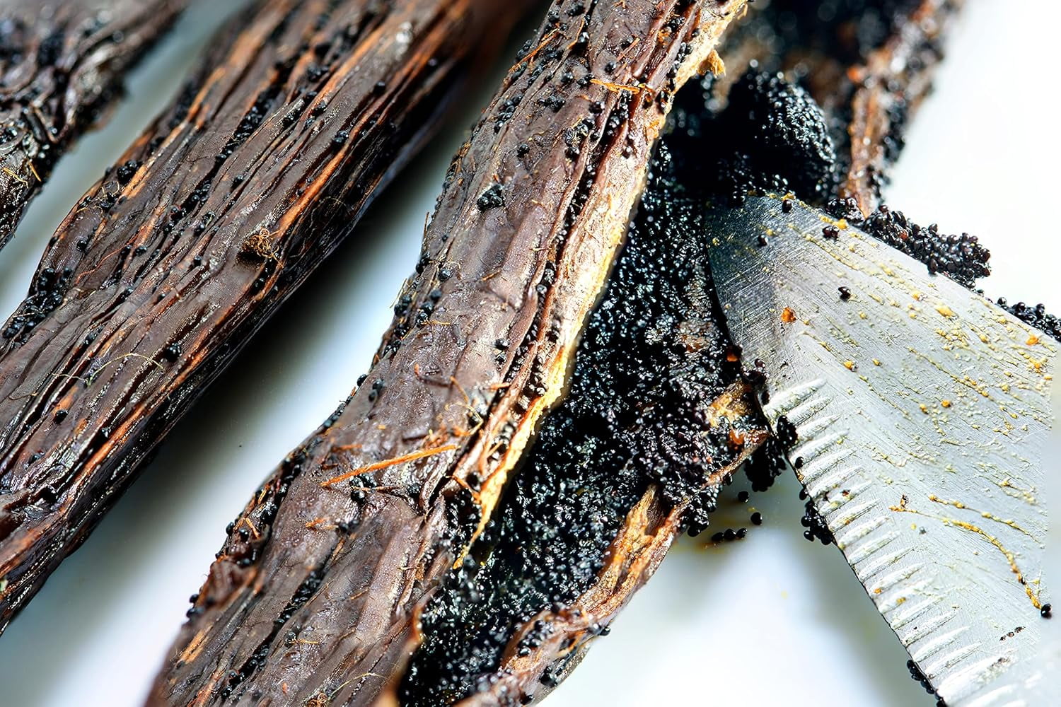 Organic Vanilla Extract - Made with Madagascar Vanilla Beans – For Baking, Desserts, Home Cooking and Chefs - 8 OZ