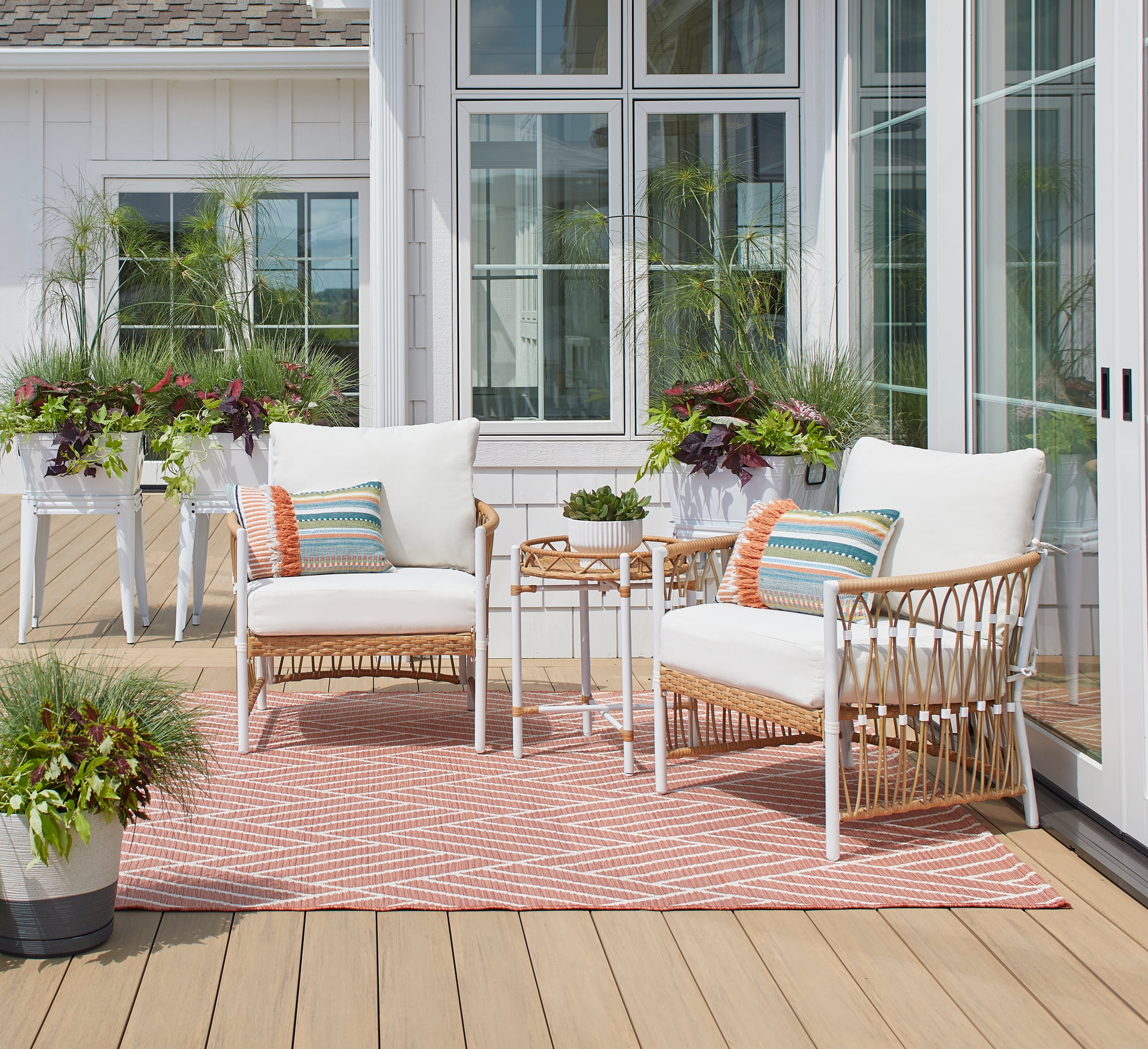 Better Homes & Gardens Lilah Outdoor 20" Round End Table, White