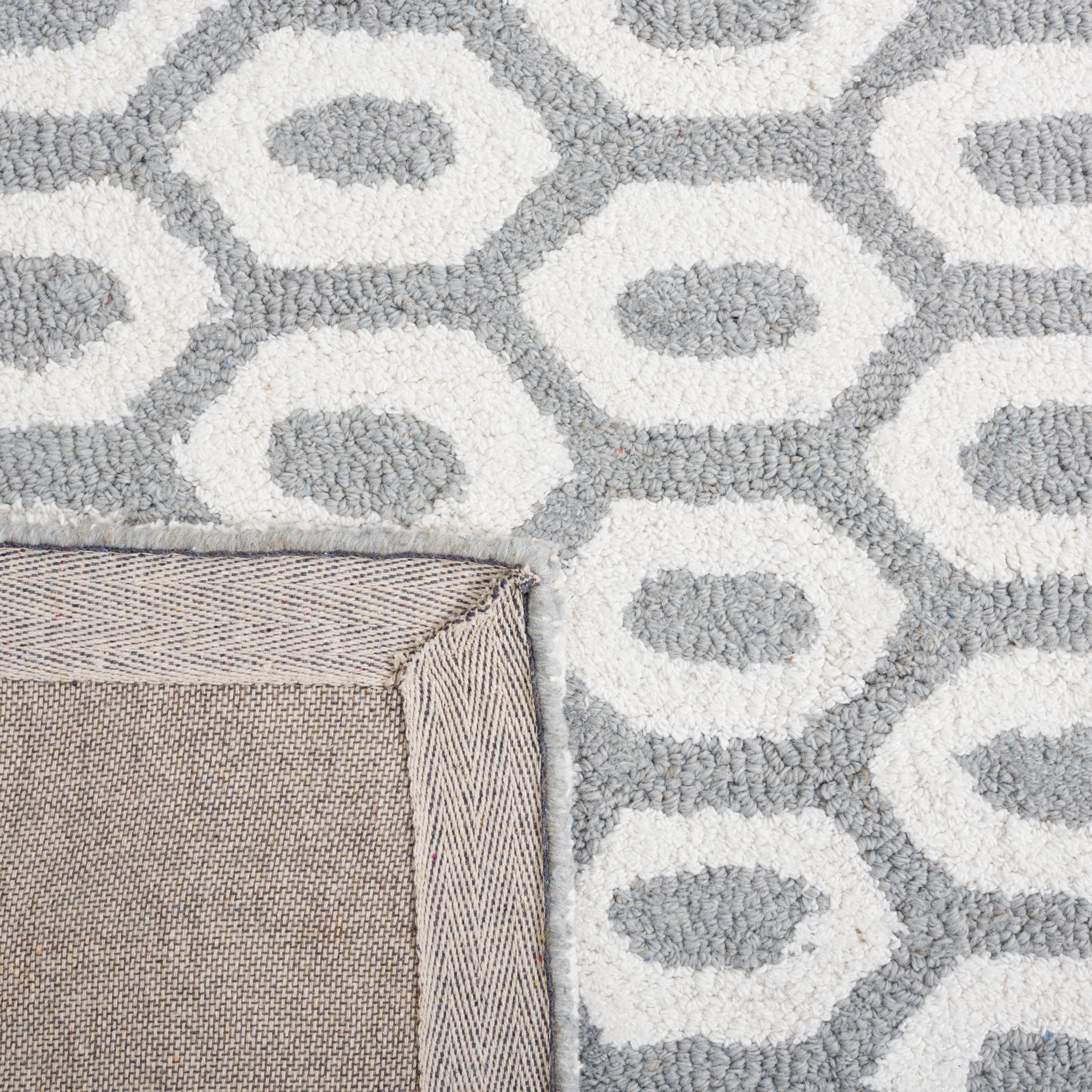 SAFAVIEH Capri Francis Geometric Area Rug, Ivory/Grey, 8' x 10'