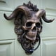 thumbnail image 2 of Escultura de calavera con cabeza de oveja, decoración Punk para colgar en la pared, aldaba de puerta, 2 of 3