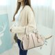 thumbnail image 5 of El nuevo bolso de mujer con estampado de lichi es adecuado para un bolso diagonal de un solo hombro para los viajes diarios., 5 of 5