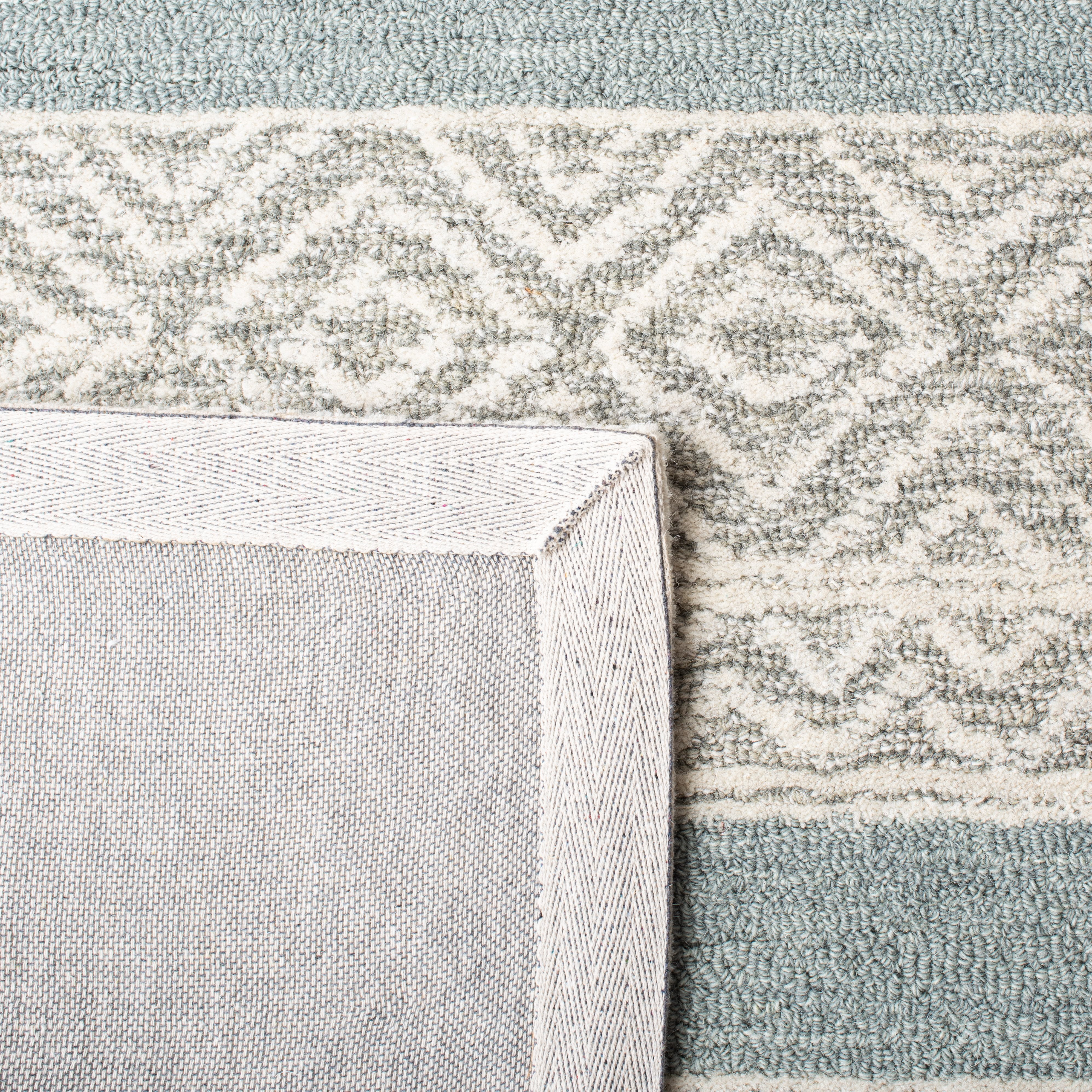 SAFAVIEH Metro Rae Striped Area Rug, Natural/Light Grey, 6' x 6' Round