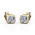 thumbnail image 1 of JeenMata Aros Tipo Botón con Solitario de Moissanita en Forma de Cojín de 2 Quilates Engastados en Bisel en Baño de Oro Amarillo de 18 K sobre Plata, 1 of 5