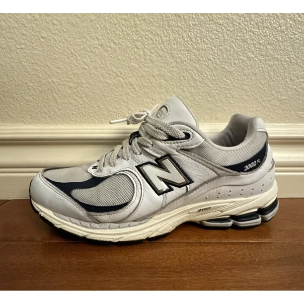 New Balance 2002R Shoes Men Size 9 White Blue Running Sneakers Casual Athletic