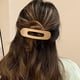 thumbnail image 4 of Paquete de 8 pinzas para el cabello, pinzas para el cabello de cocodrilo, utilizadas para modelar pinzas para el cabello planas segmentadas, pinzas para el cabello grandes antideslizantes, pinzas, 4 of 5