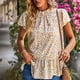 thumbnail image 3 of Camiseta de patrón floral cuello redondo cuello plisado manga corta ruffle casual camiseta con estilo, 3 of 6