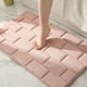 thumbnail image 4 of Alfombra antideslizante absorbente de agua para baño | Soporte de espuma gruesa | Superficie suave de terciopelo | Poliéster duradero de secado rápido | Gris sólido, Caqui, Café, Azul, Rosa, 4 of 6