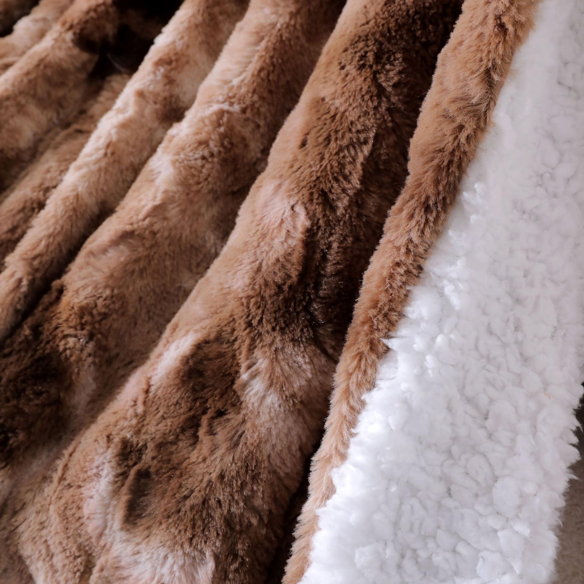 Sanmadrola Throw Blanket 60''x80'' Extra Large Luxury Faux Fur Plush Sherpa Extra Soft Fuzzy Fluffy Comfy Warm Blankets for Couch Sofa Bed Winter Twin Size Brown