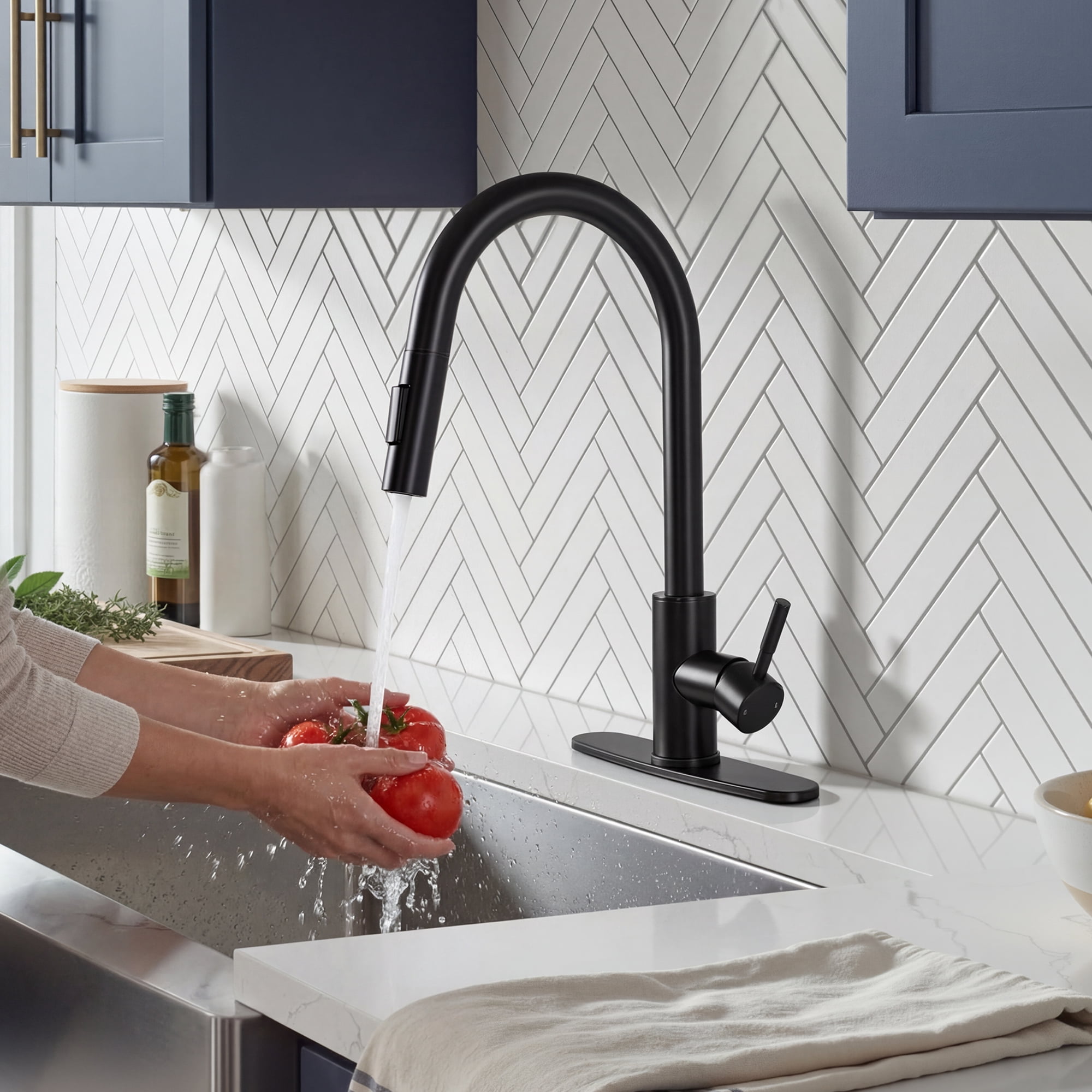 Akicon Kitchen Faucet with Pull Down Sprayer, Dual-Function Single Handle Kitchen Sink Faucets, 304 Stainless Steel with Deck Plate, Fits 1 or 3-Hole Sinks, Black