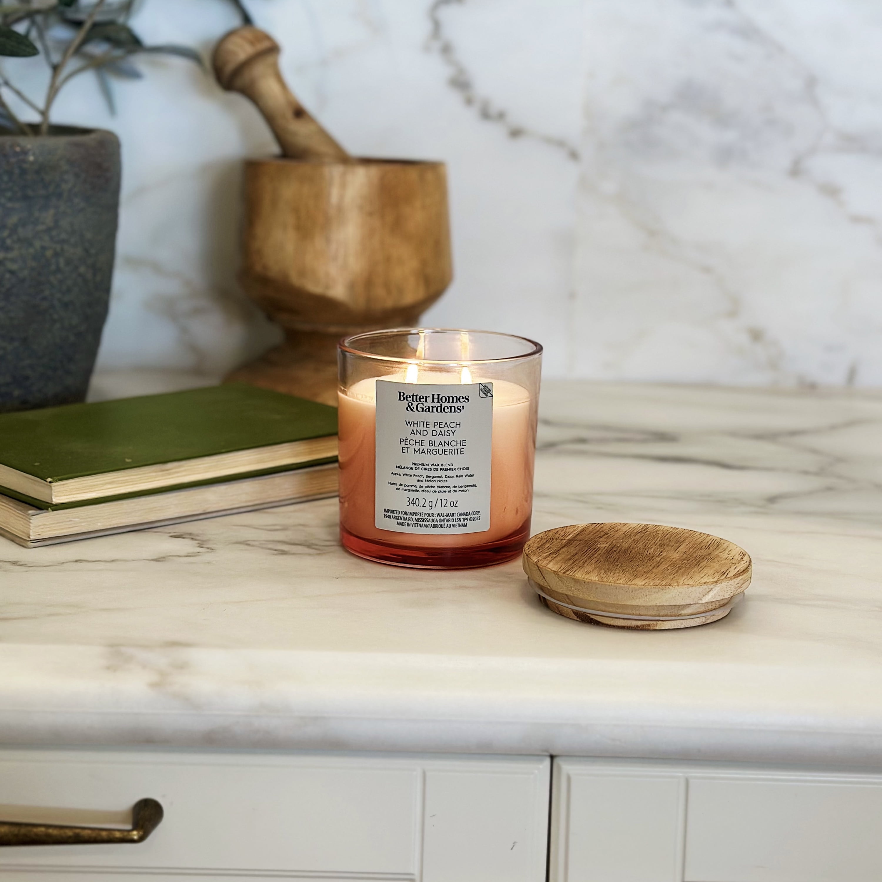 Better Homes & Gardens Scented 2-wick 12 oz. Parrafin Wax Ombre Jar Candle, White Peach & Daisy, Parrafin Wax Blend