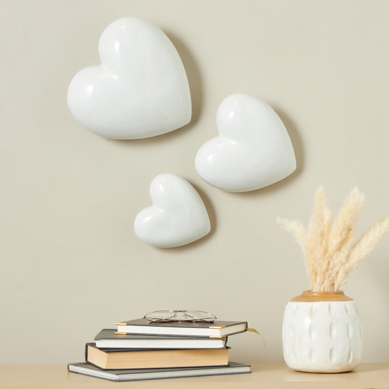 DecMode White Ceramic Slanted Heart Wall Decor with Varying Sizes