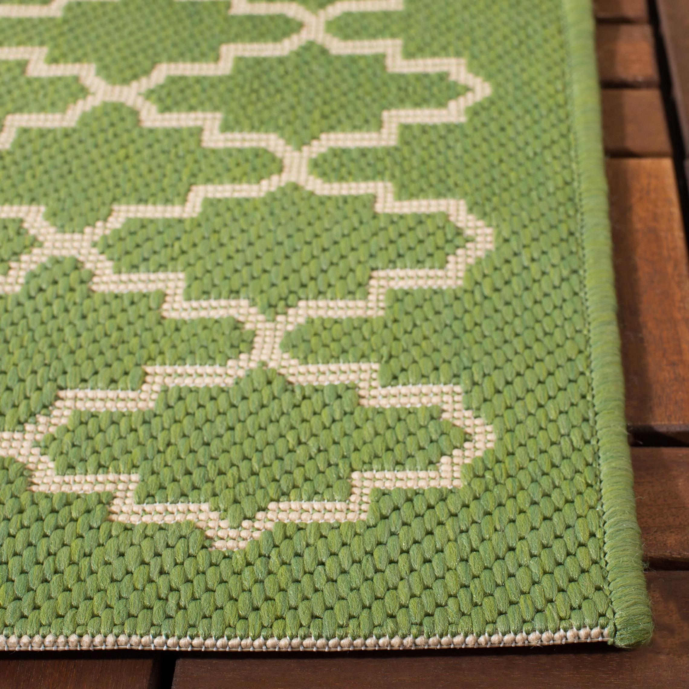 Safavieh Courtyard Hilbert Geometric Indoor/Outdoor Area Rug, Green/Beige, 2'7" x 5'