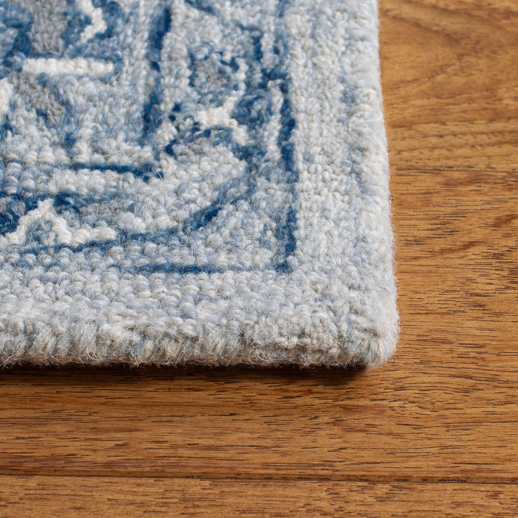 SAFAVIEH Micro-Loop Britton Oriental Runner Rug, Light Blue/Ivory, 2'3" x 5'