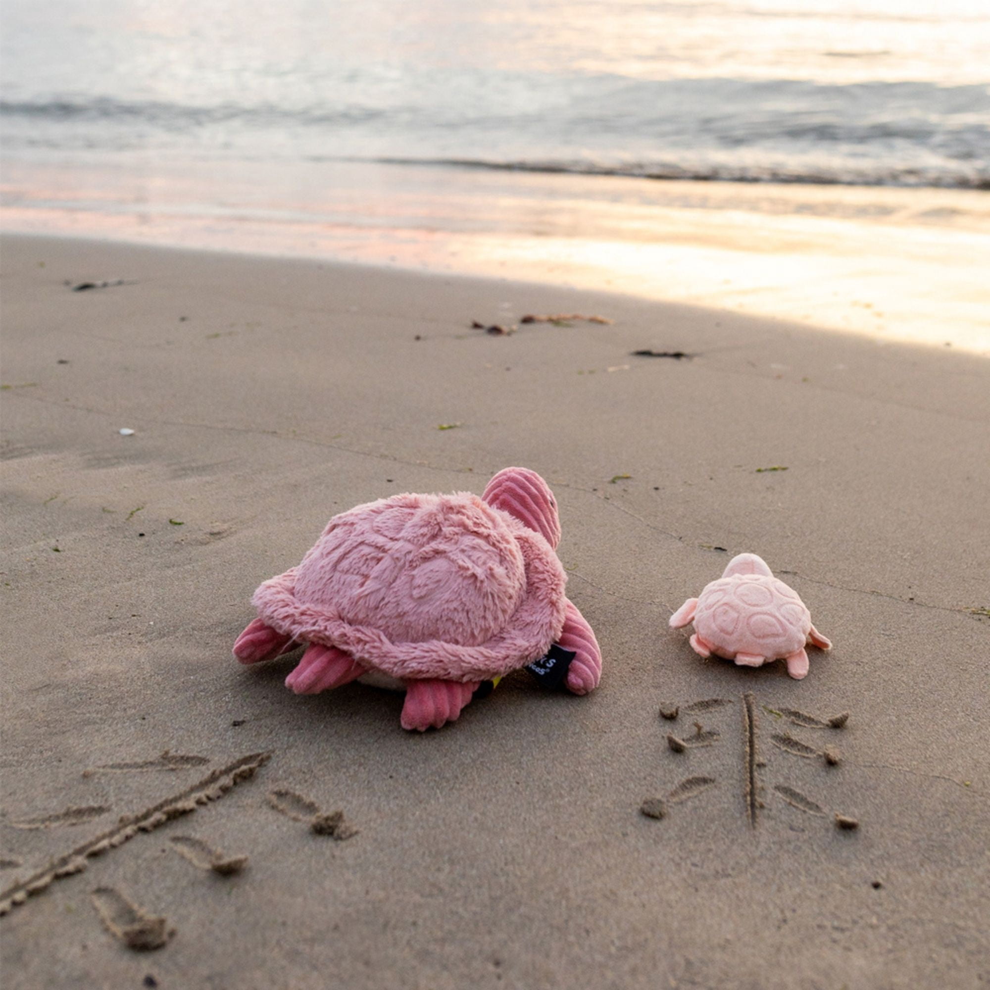 Les Ptipotos Sea Turtle Mom & Baby Plush Stuffed Animal Set & Eco-Friendly Toy in Pink