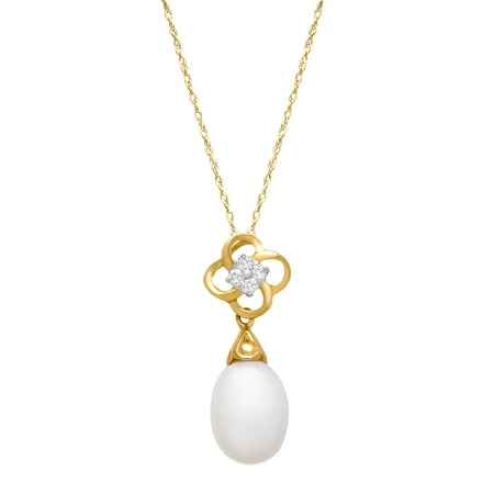 Freshwater Pearl Clover Pendant Necklace with Diamonds in 10kt Gold
