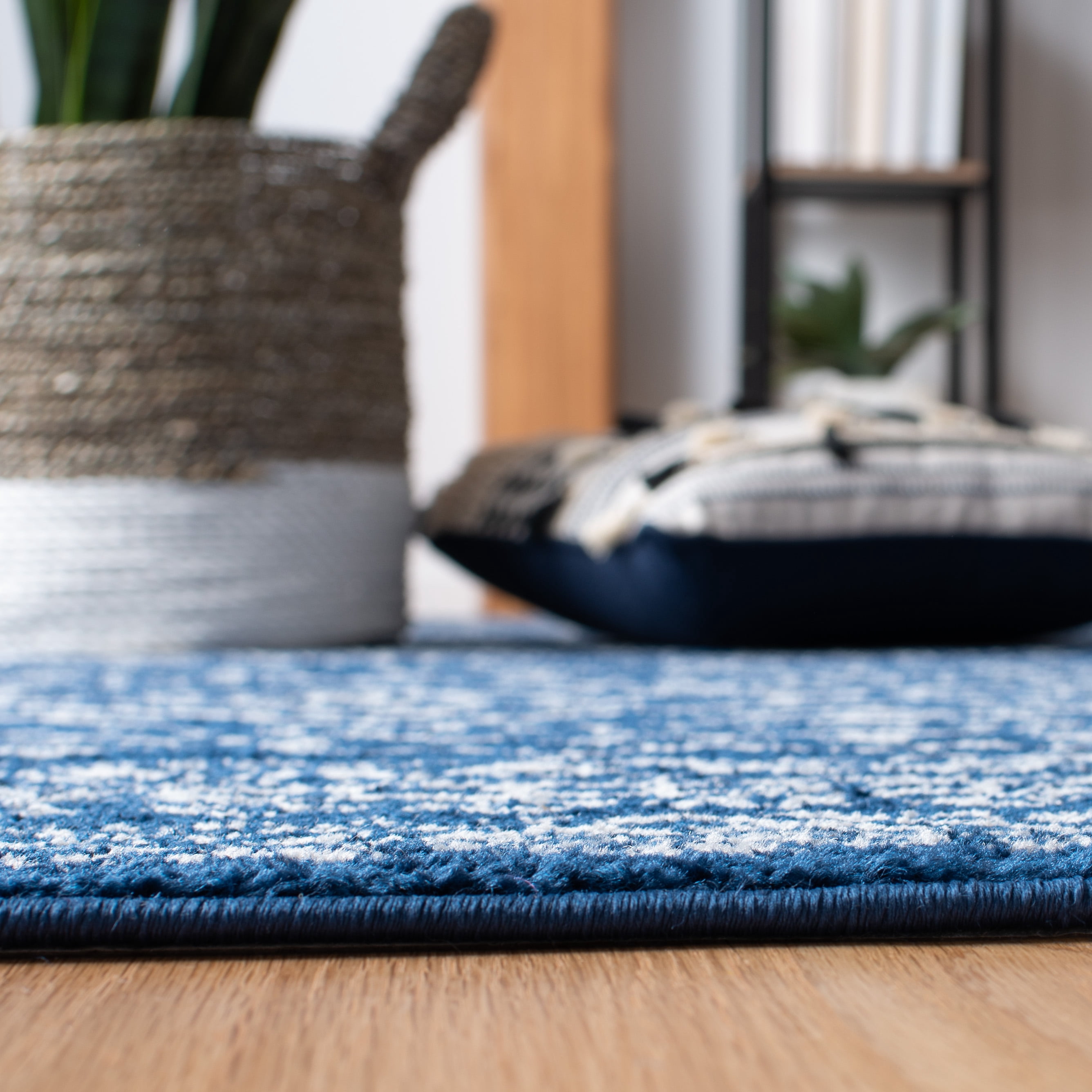 SAFAVIEH Tulum Merletta Oriental Area Rug, Navy/Ivory, 5'3" x 7'6"
