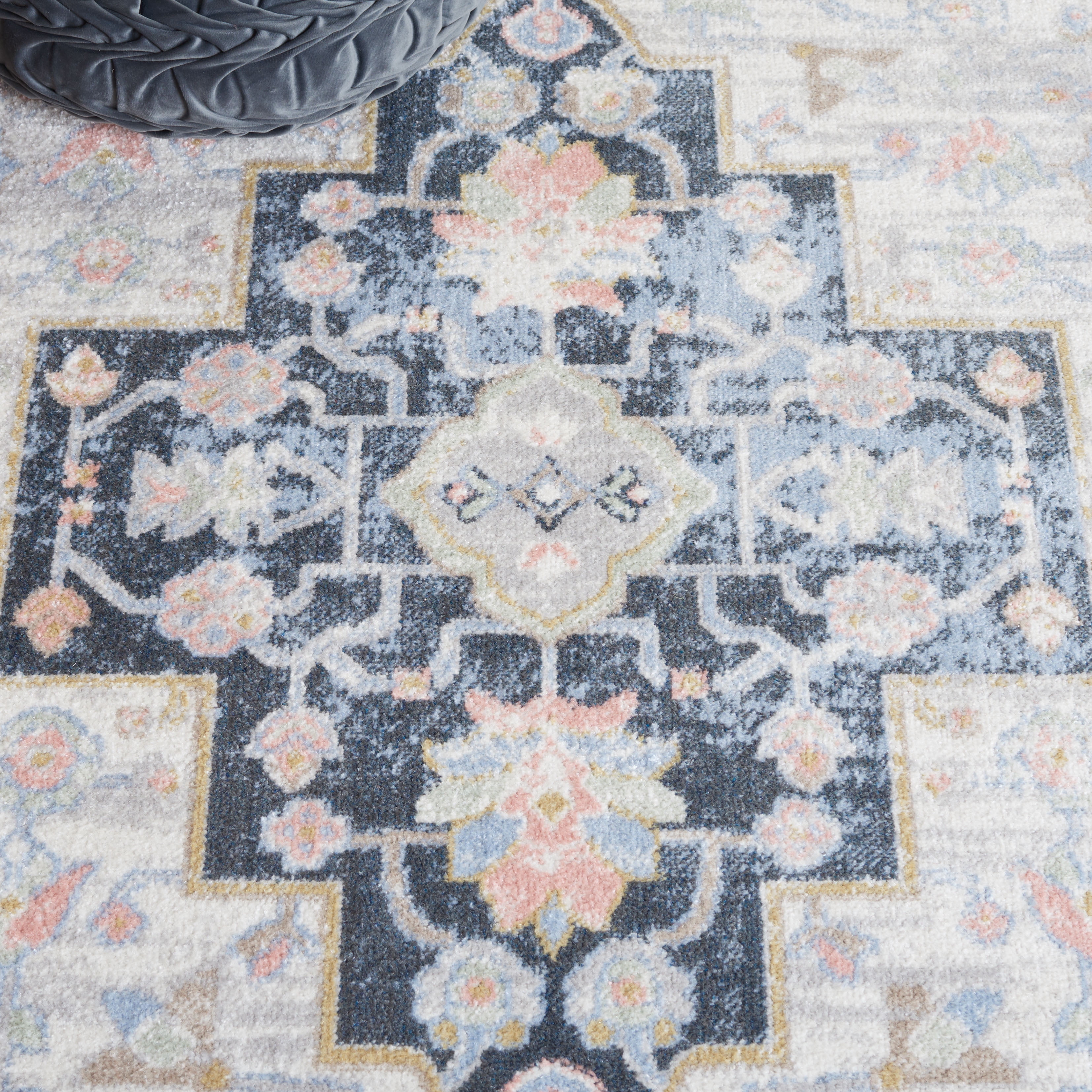 SAFAVIEH Bayside Alyx Oriental Polyester Machine Washable Area Rug, Blue/Ivory, 6'7" x 6'7" Round