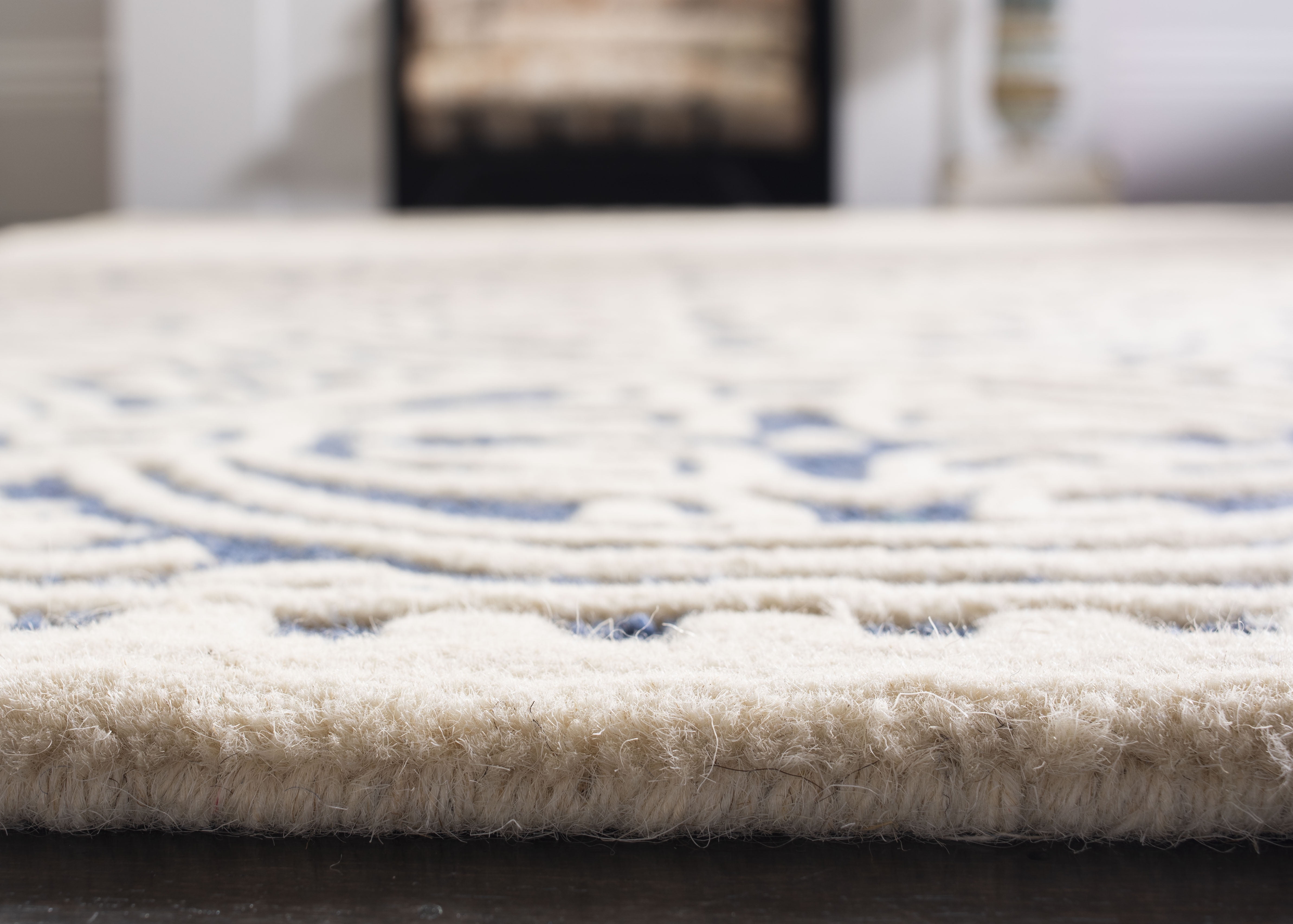 SAFAVIEH Cambridge Leslie Geometric Wool Area Rug, Navy Blue/Ivory, 12' x 12' Round