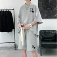 thumbnail image 4 of Conjunto de 2 piezas de chándal sencillo con diseño de gofre para hombre y mujer, camiseta y pantalones cortos de diseño urbano holgados de verano, ropa deportiva informal con diseño de parche, 4 of 5