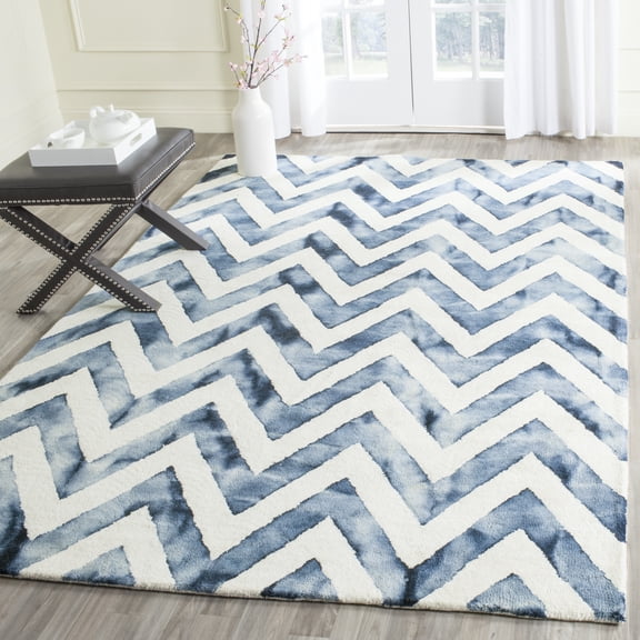 Safavieh Dip Dye Lara Distressed Wool Area Rug, Ivory/Navy, 7' x 7' Square