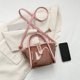 thumbnail image 3 of Bolso de hombro femenino de PVC, bolsos portátiles para mujer para el ocio diario (rosa), 3 of 9