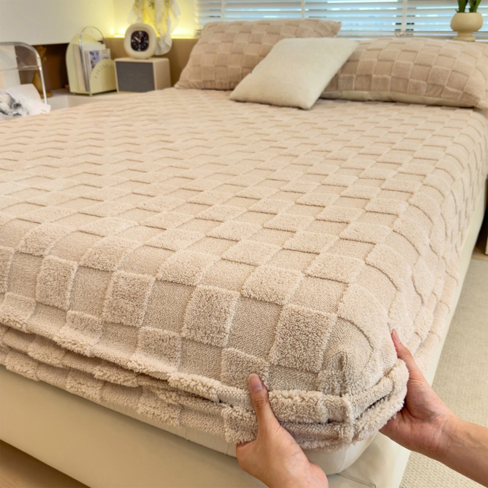 Xecvkr Coral Velvet Mattress Cover Winter Warm Fitted Sheet Checkerboard Slip Resistant Bed Skirt Protector Home Bedroom Cozy Bedding Khaki