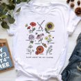 thumbnail image 3 of Camiseta con estampado gráfico de mamasaurus y leopardo de acuarela para mujer, divertida camiseta de dinosaurio jurásico, regalo para el día de la madre para mujer, 3 of 5