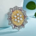 thumbnail image 2 of Fleur en Forme de Perle Broche en Strass Mariage Mariée Fleur Badge Rond en Forme d'Épingle de Poitrine Bijoux BC18Y0807-1, 2 of 9