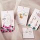 thumbnail image 5 of 100 tarjetas de cartón para exhibir aretes, collares y joyas. Etiquetas colgantes para la venta de aretes de imitación., 5 of 7