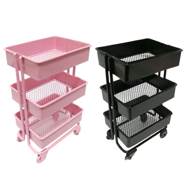 juego de 2 accesorios de estante de almacenamiento baoblaze para juguetes decoración sala de estar rosa par de estantes metálicos 1/12, vista frontal con tres bandejas perforadas apiladas, estructura tubular y cuatro ruedas; incluye una unidad rosa y otra negra, apto para muñecas 1/12, tamaño aprox. 7 x 5 x 12 cm.