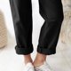 thumbnail image 3 of Pantalones cómodos de pierna recta con cintura elástica y bolsillos de color sólido para mujer, 3 of 5